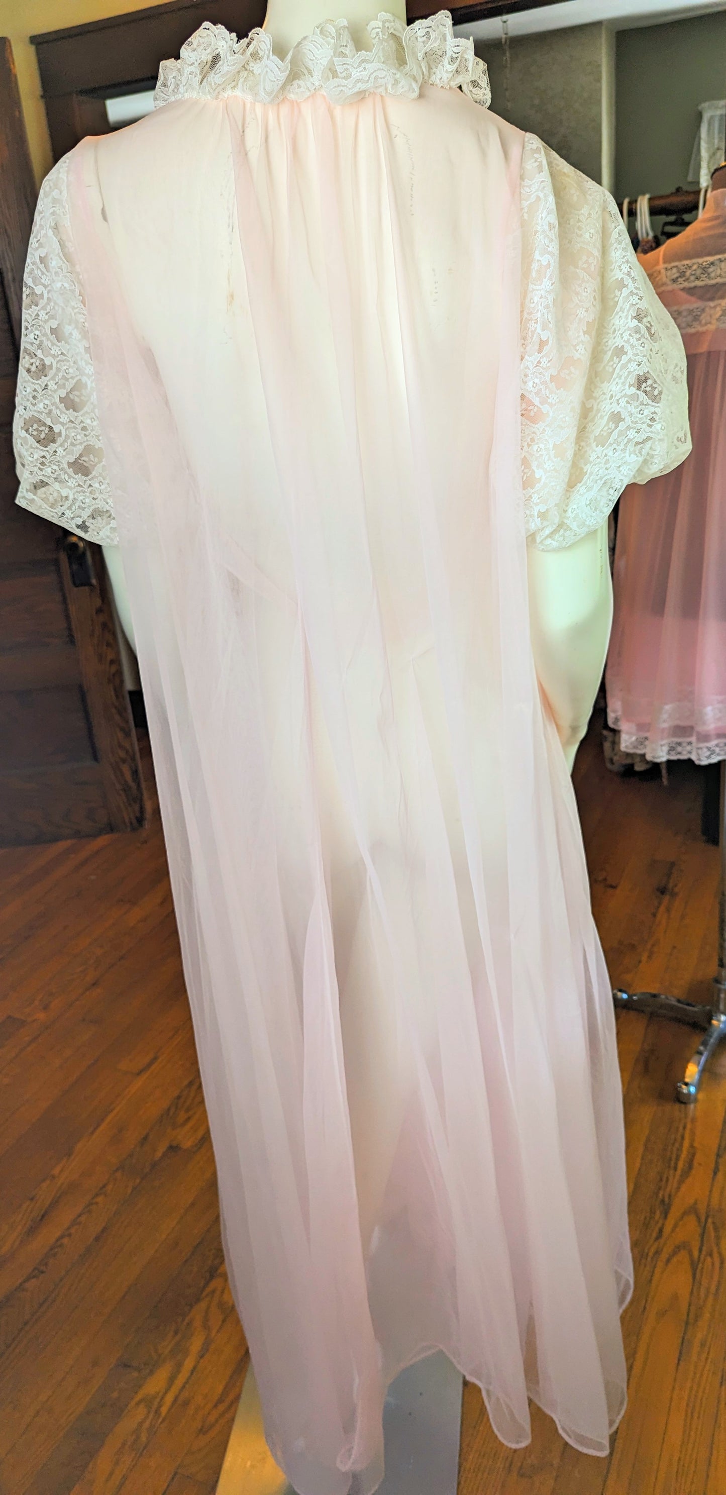 1960s/1970s Pink 🩷 2 piece Peignoir Robe Nightgown Set NWT